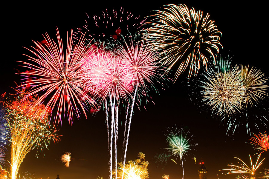 Feuerwerk am Himmel
